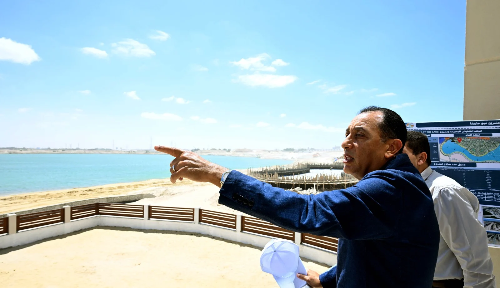 رئيس الوزراء يتفقد مشروع M8 by the Lake المطل على البحيرات الجنوبية ومحطة تجديد المياه (4)