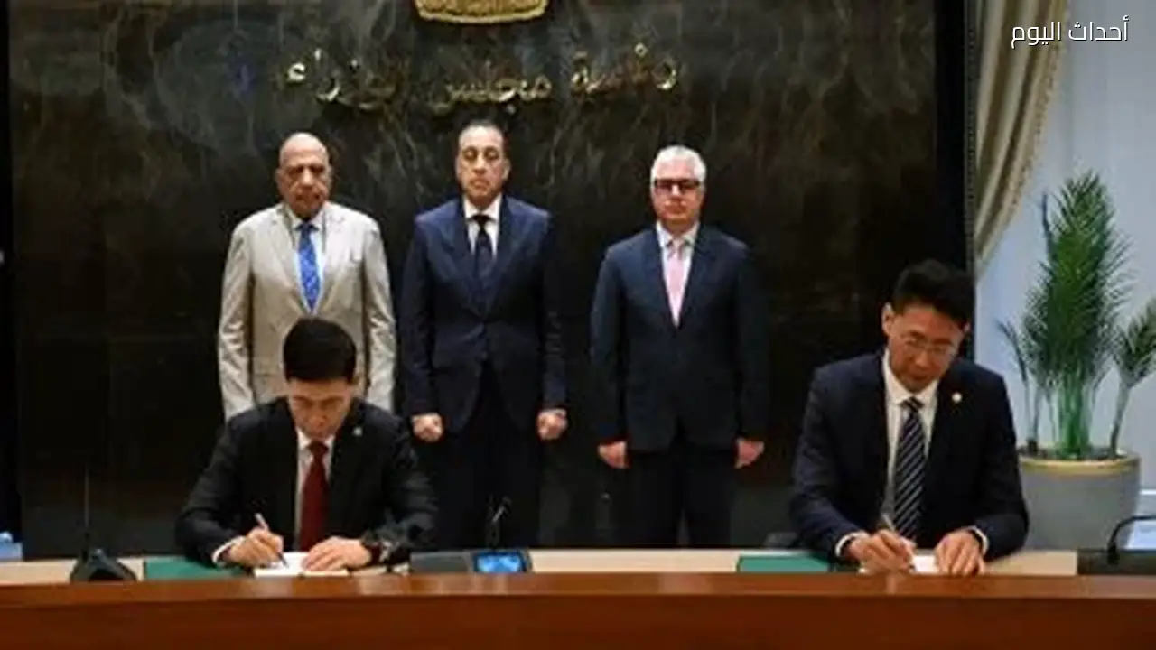 مدبولي يشهد توقيع عقد مشروع زينيث جروب لإنتاج مكونات إطارات السيارات