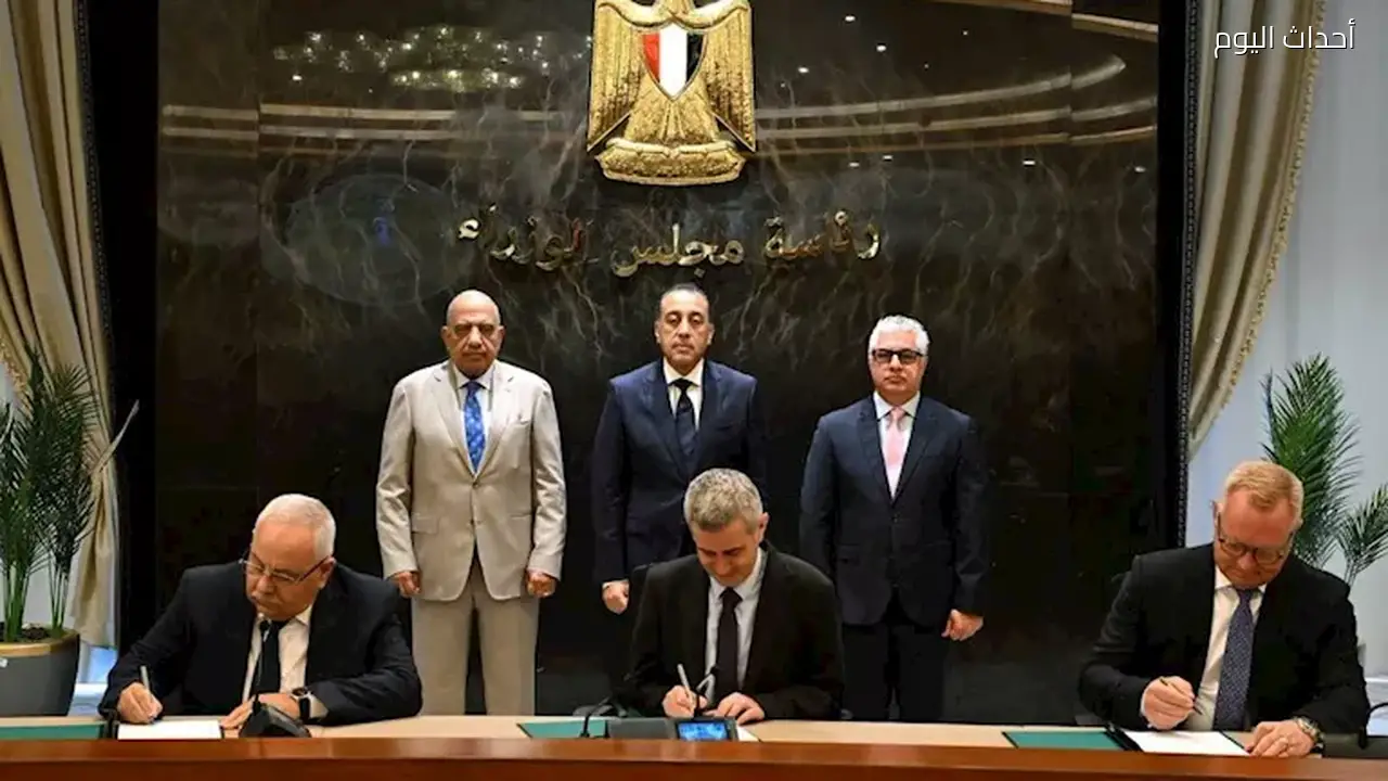 مدبولي يشهد توقيع عقود لتوريد الكهرباء النظيفة لمشروعات قناة السويس