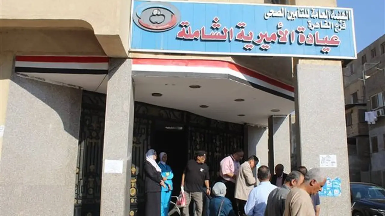 جولة تفقدية لمدير تأمين صحي القاهرة في عيادة الأميرية الشاملة لمتابعة الخدمات الطبية