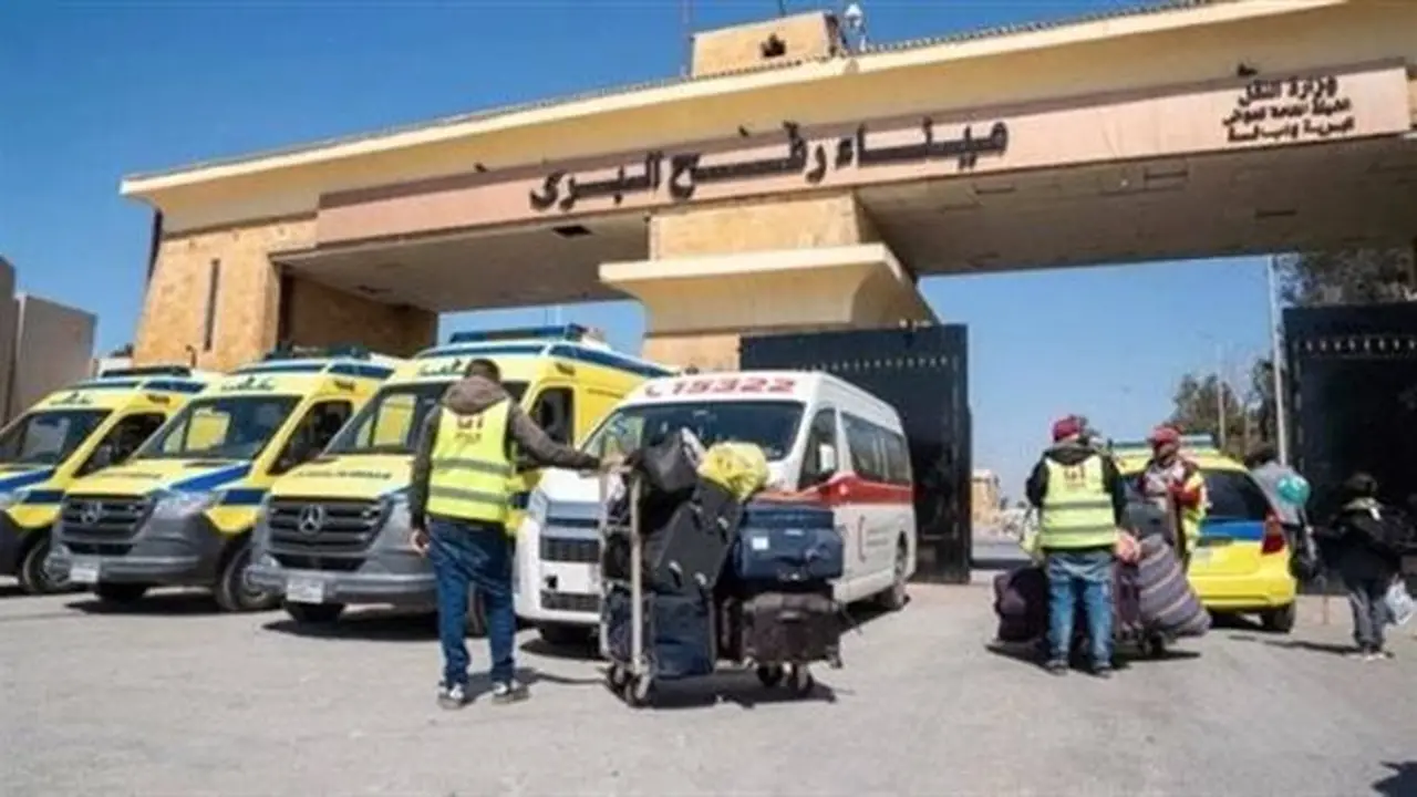 مراسل «القاهرة الإخبارية»: مصر تواصل دعم غزة عبر استقبال المصابين وإرسال قوافل الإغاثة والوقود