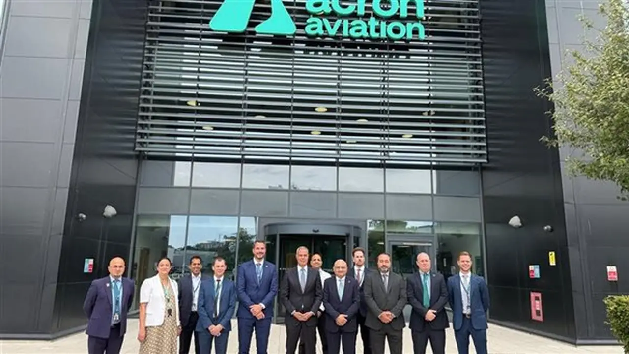 مصر للطيران تعزز ريادتها في التدريب الجوي بتجديد شراكتها مع Acron Aviation