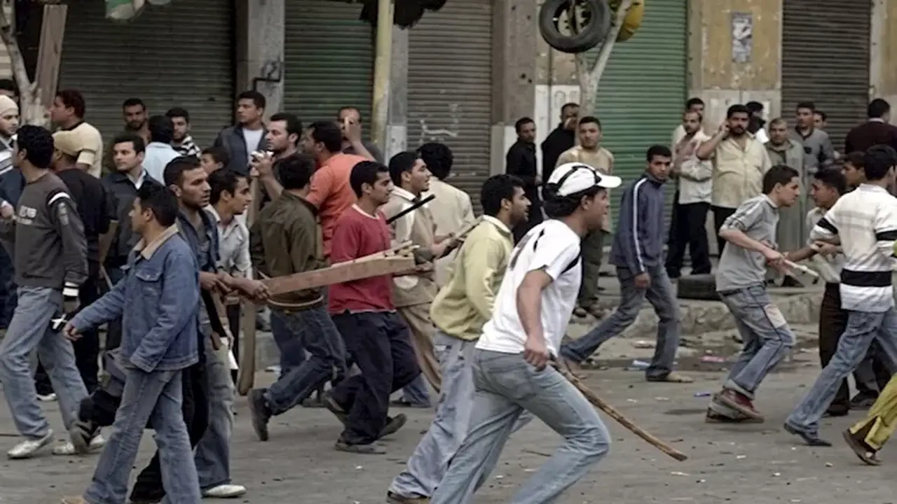 مشاجرة عنيفة بالأسلحة البيضاء في شبرا الخيمة تشمل 11 شخصًا بينهم سيدات
