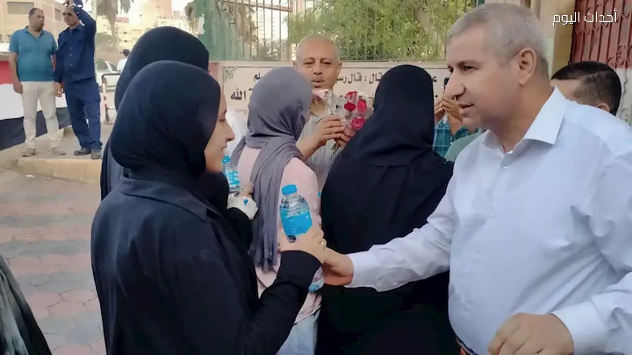 طالبات الشرقية يرتدين الملابس السوداء لإحياء ذكرى زميلتهن المتوفاة خلال امتحانات الثانوية