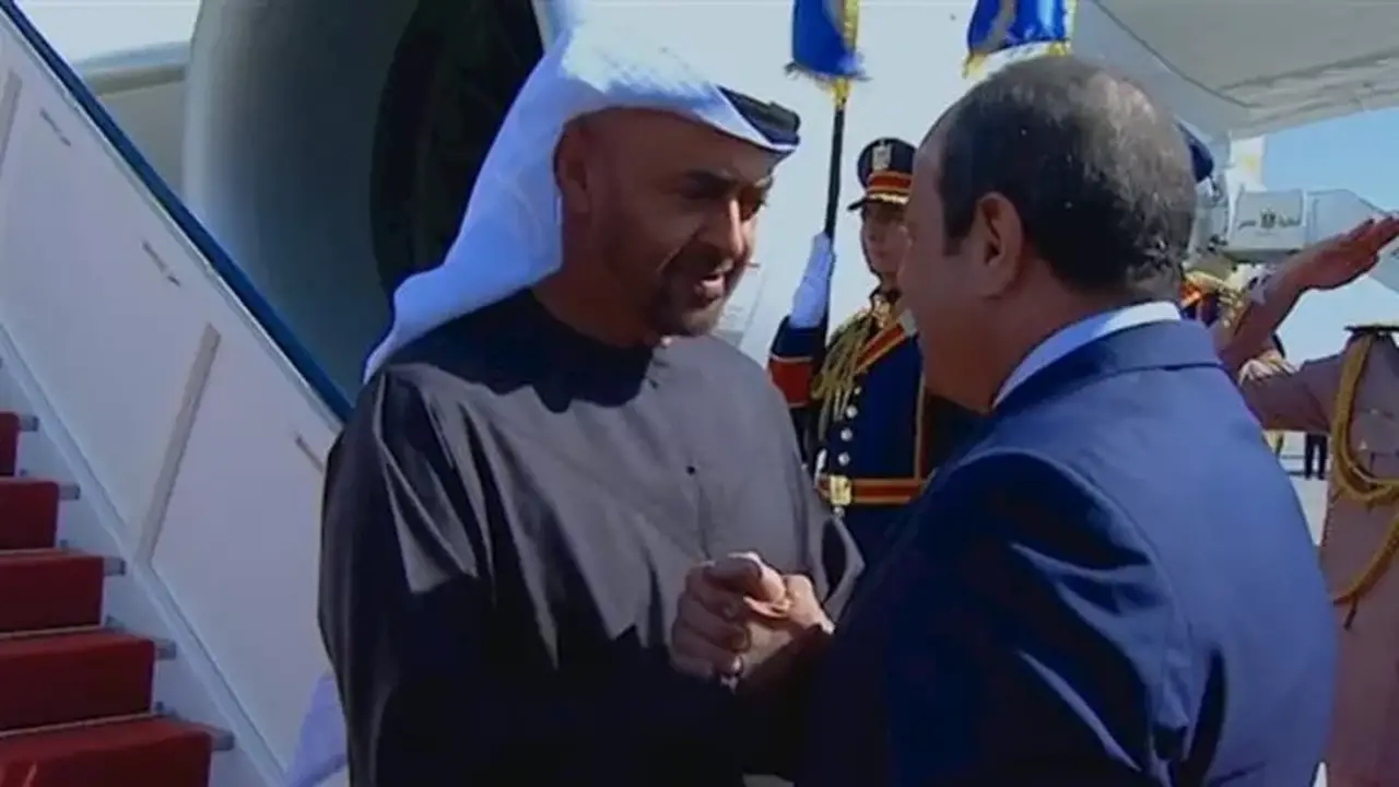 السيسي يودع رئيس الإمارات في مطار العلمين بعد زيارة أخوية