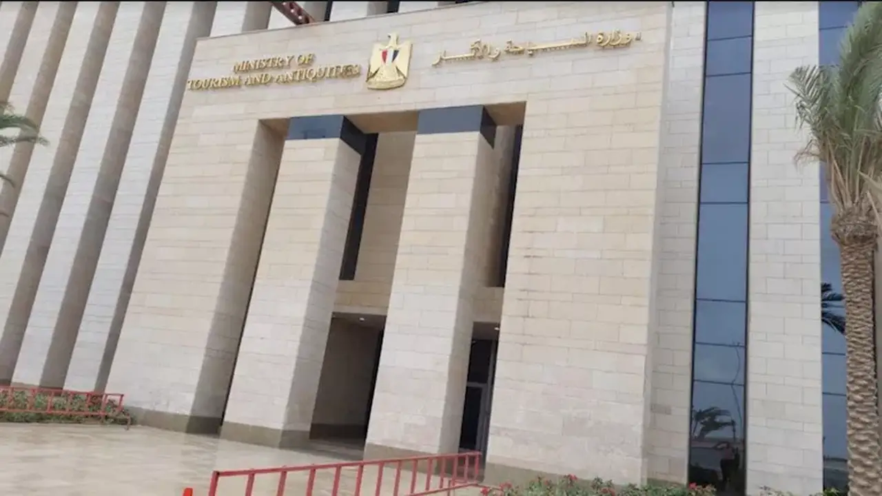 من خاتم الملكة فريدة إلى لعبة السنت.. أبرز مقتنيات المتاحف خلال يوليو