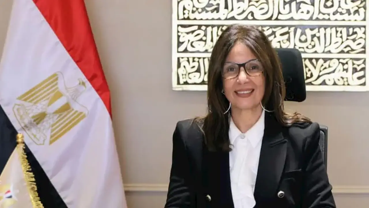 أزمة وزيرة الثقافة جيهان زكي: من “قوت القلوب” إلى الاستقالة