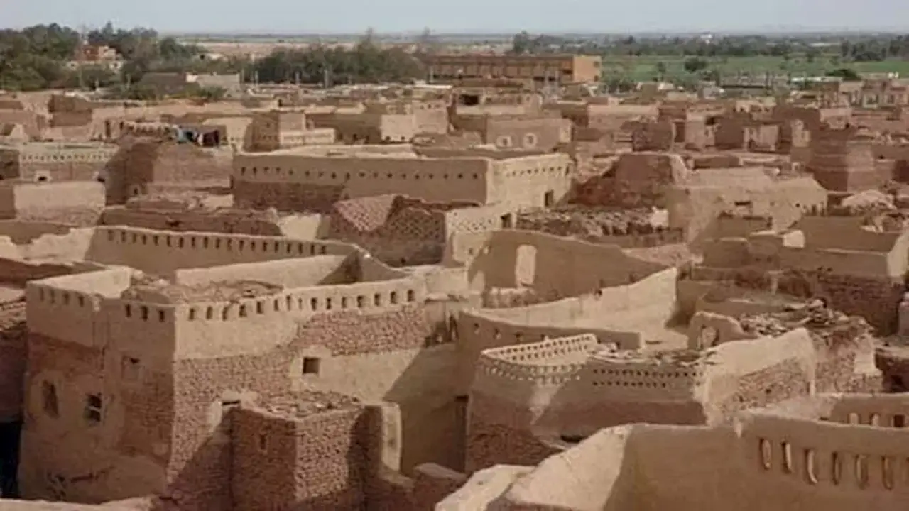 مدينة بلاط: من مقابر الفراعنة إلى متاهة الطين في الوادي الجديد (صور)