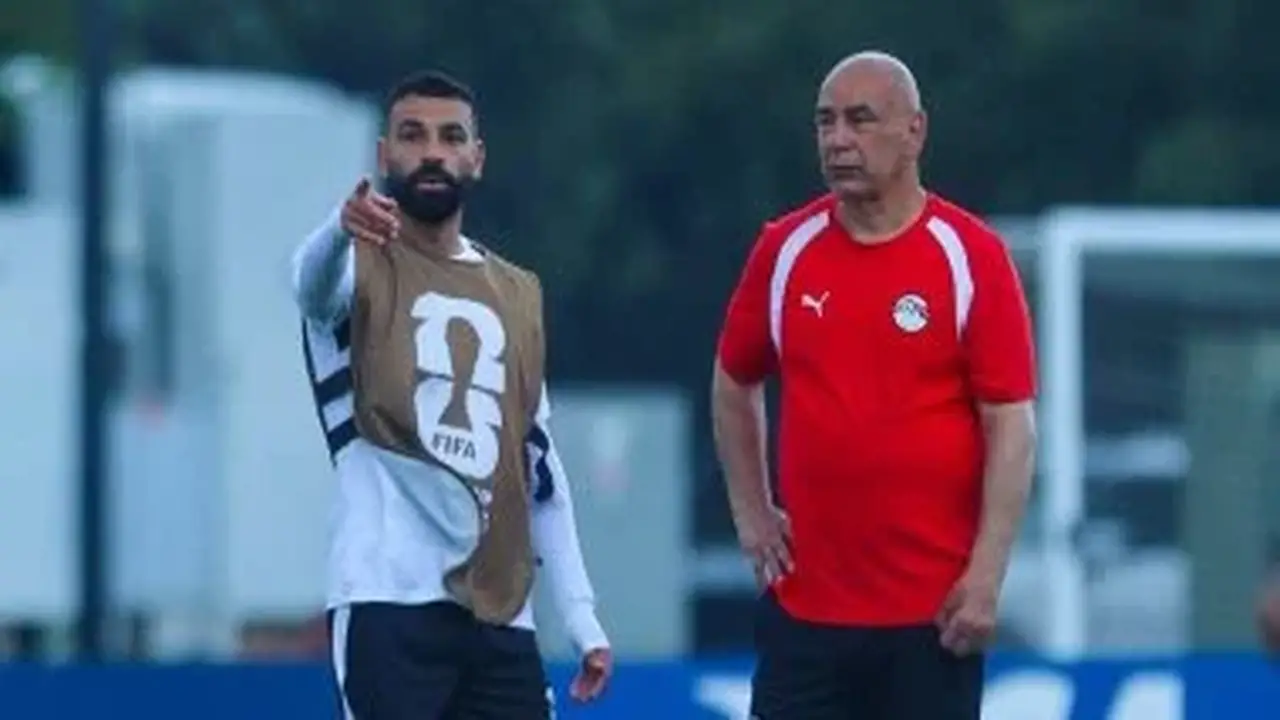 جلسة تكتيكية بين حسام حسن ومحمد صلاح لرسم خطة مواجهة الأرجنتين