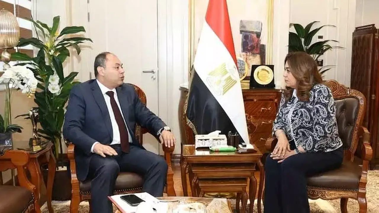 منال عوض تتفقد مشروعات الصعيد: مجمع صناعات ومصنع لتجفيف البصل والثوم