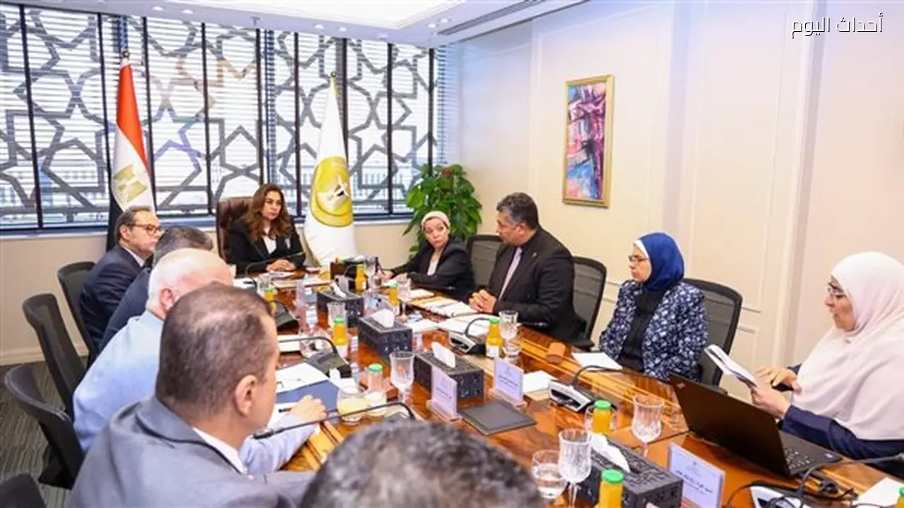 د. منال عوض تناقش الخطة الاستثمارية لجهاز شئون البيئة للعام المالي 2026/2027