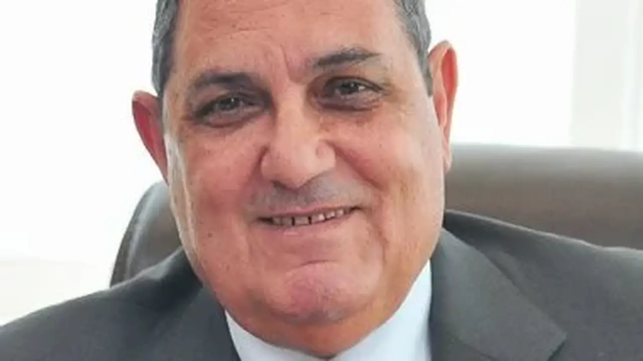 النيابة العامة تمنع رجل الأعمال محمد الخشن و22 آخرين من التصرف في أموالهم