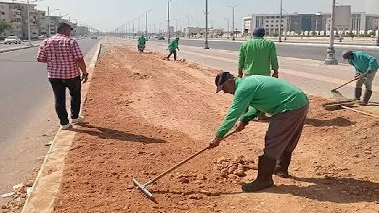 قرار بمنع عمال النظافة من العمل في أوقات الذروة بالسويس