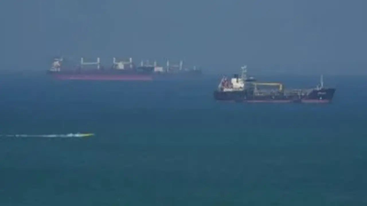 استراتيجيات جديدة للتغلب على إغلاق مضيق هرمز: موانئ وطرق بديلة