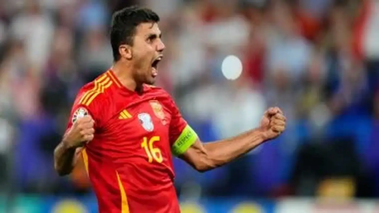 برشلونة يسعى لضم رودري قبل ريال مدريد