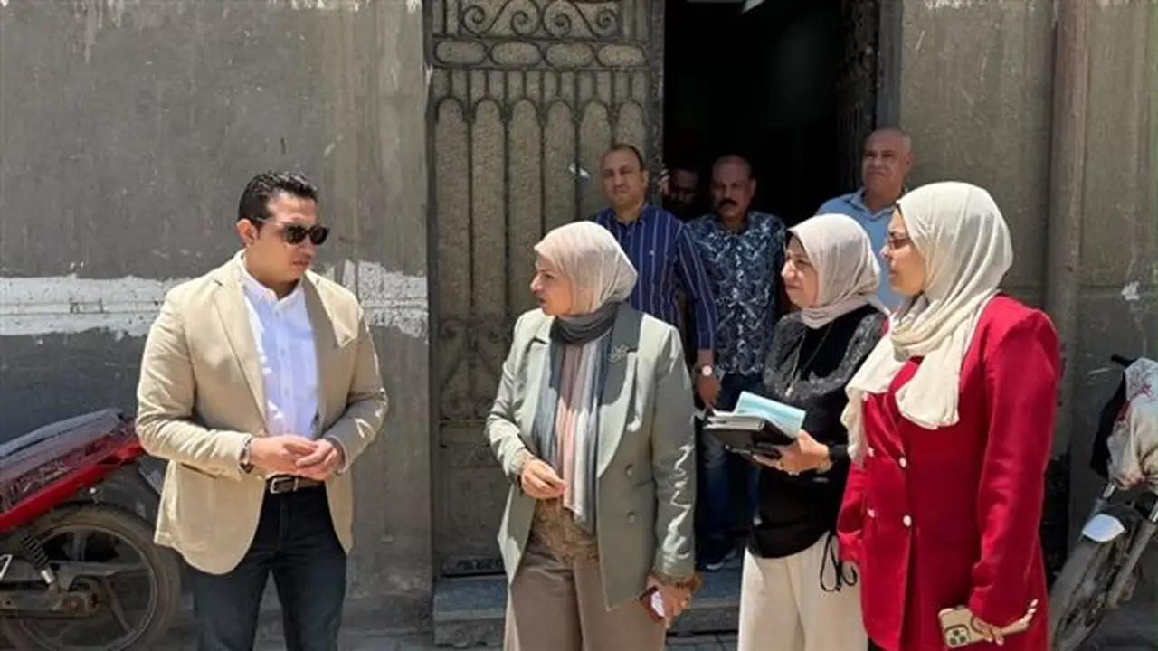 نائب محافظ الفيوم يتابع تطوير مواقف السيارات بمركز أبشواي