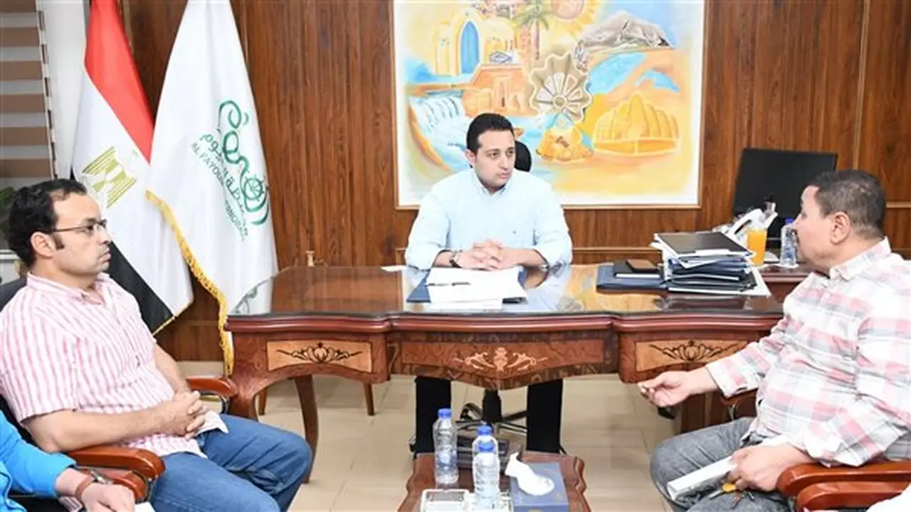 نائب محافظ الفيوم يتابع مشروعات الكهرباء والصرف الصحي ضمن مبادرة “حياة كريمة”