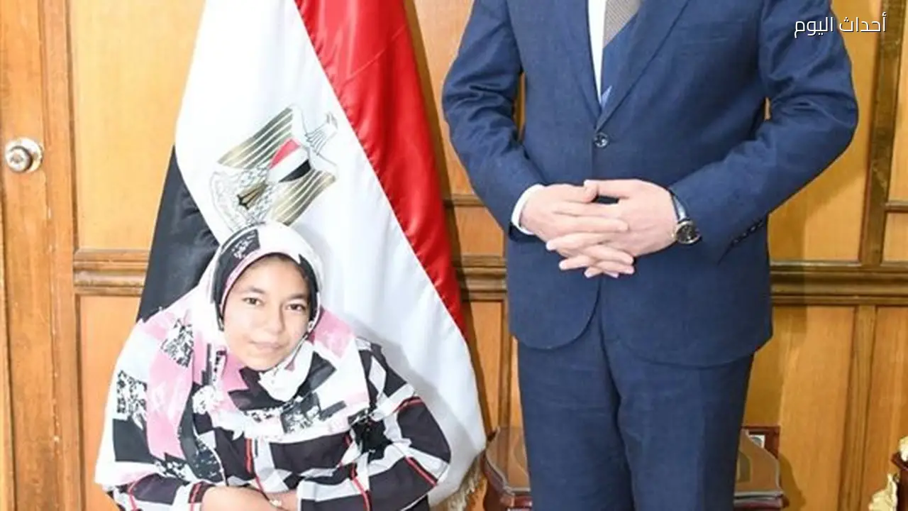 جامعة قناة السويس تكرّم الطالبة المتفوقة سميرة السيد إبراهيم