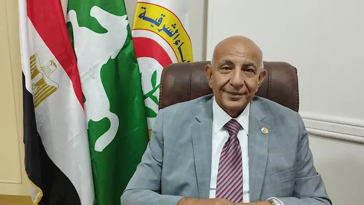 نقيب أطباء الشرقية ينتقد محافظ قنا بعد إعفاء مدير مستشفى: ضرورة حل المشكلات الصحية