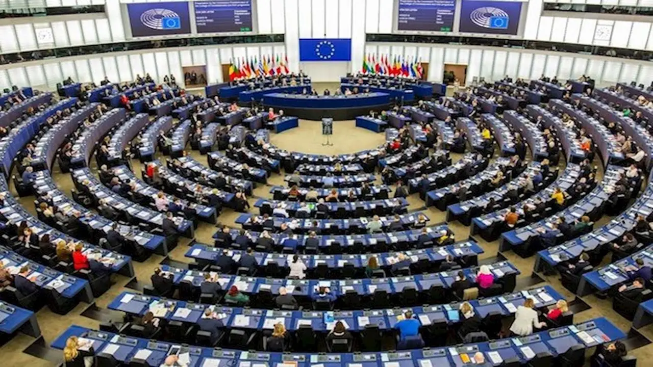 نواب أوروبيون يطالبون بالتحقيق مع رئيس فيفا جياني إنفانتينو