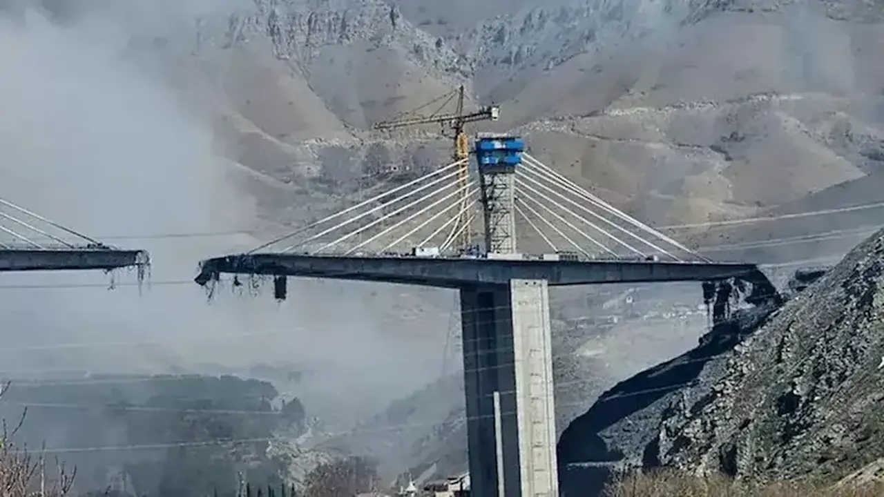 هجوم أمريكي يستهدف جسرًا للسكك الحديدية يربط إيران بالصين وروسيا
