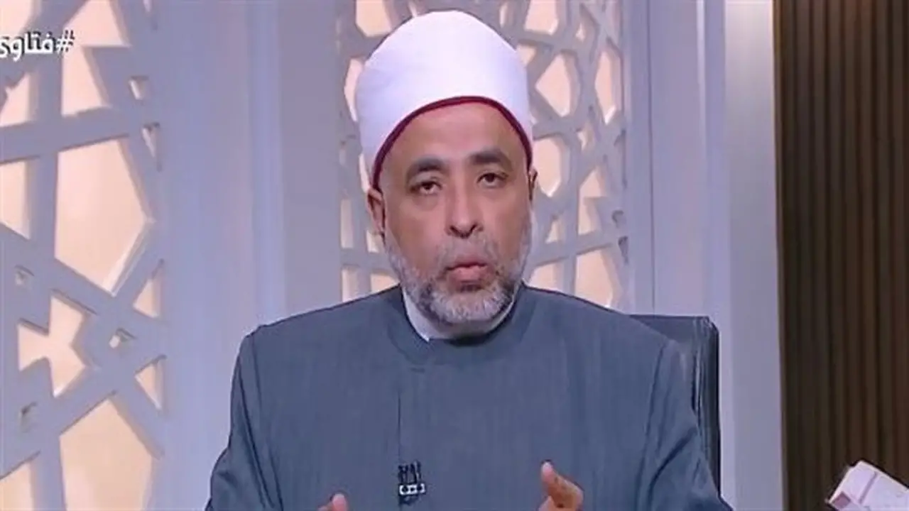 حكم صلاة المريض على الكرسي: أمين الفتوى يوضح