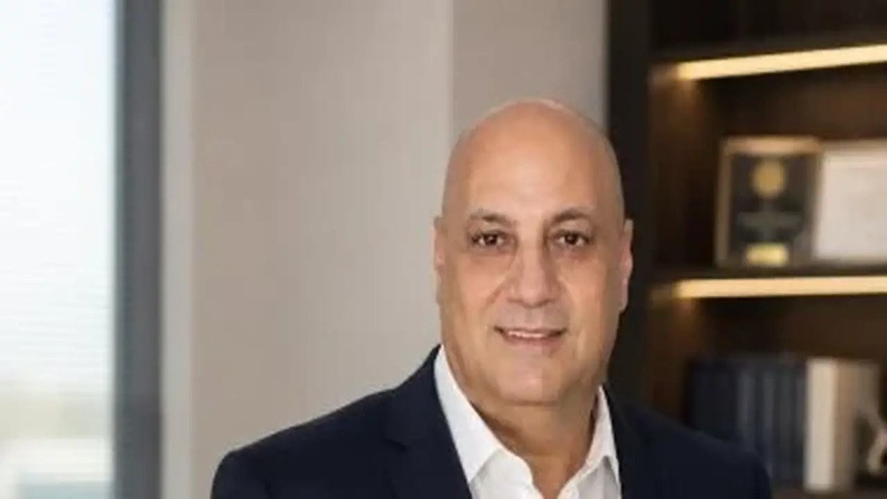 استخدام نوى البلح والبسلة المحمصة في صناعة البن: حقائق وآراء