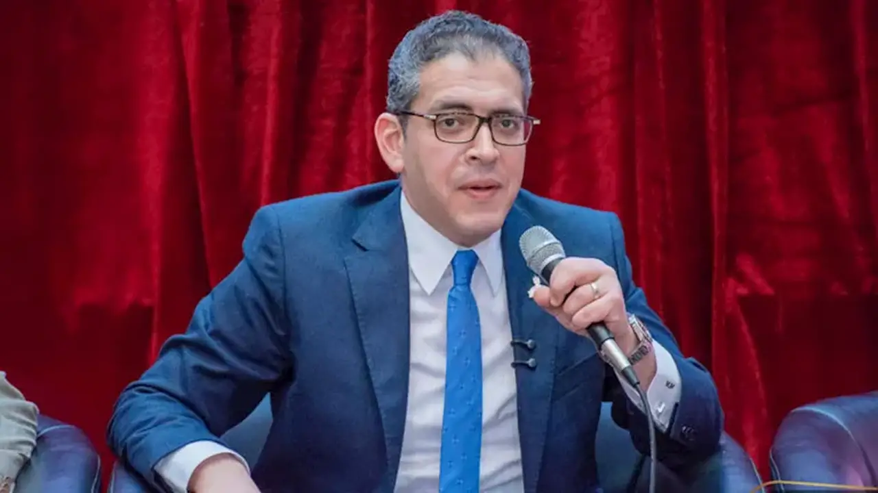 هل ينشأ الانتماء لدى الإنسان بالفطرة أم يكتسب؟ استشاري نفسي يشرح – (فيديو)
