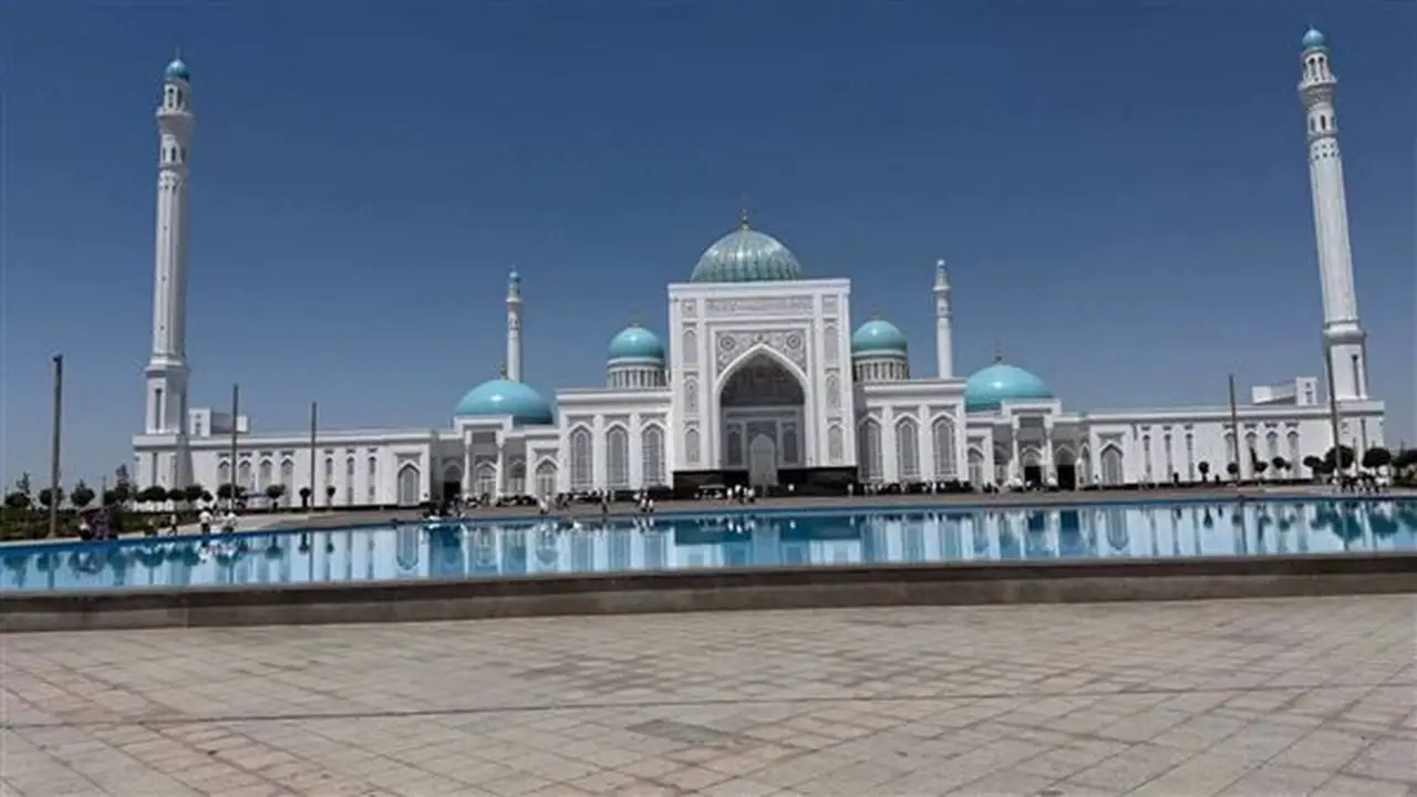 وزير الأوقاف يختتم زيارته لأوزبكستان بعد مؤتمر سمرقند