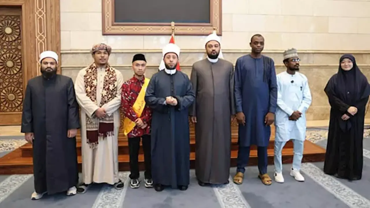 تكريم وزير الأوقاف لخريجي منحة المجلس الأعلى للشئون الإسلامية من الطلاب الوافدين