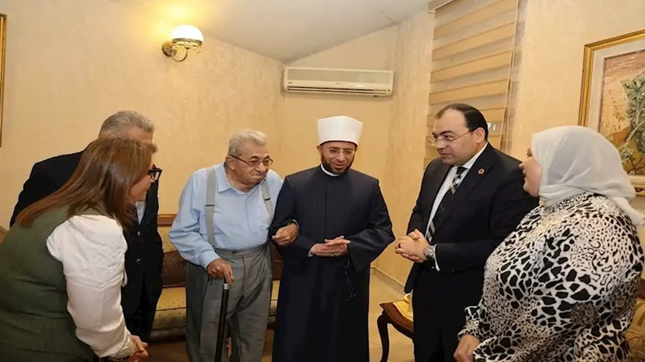 وزير الأوقاف يلتقي الفنان فاروق فلوكس في دار الأوبرا المصرية – صور