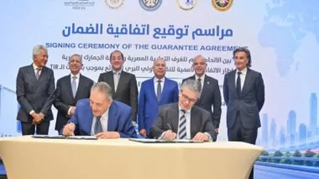 توقيع اتفاقية الضمان بين الاتحاد العام للغرف التجارية ومصلحة الجمارك بحضور وزراء النقل والمالية