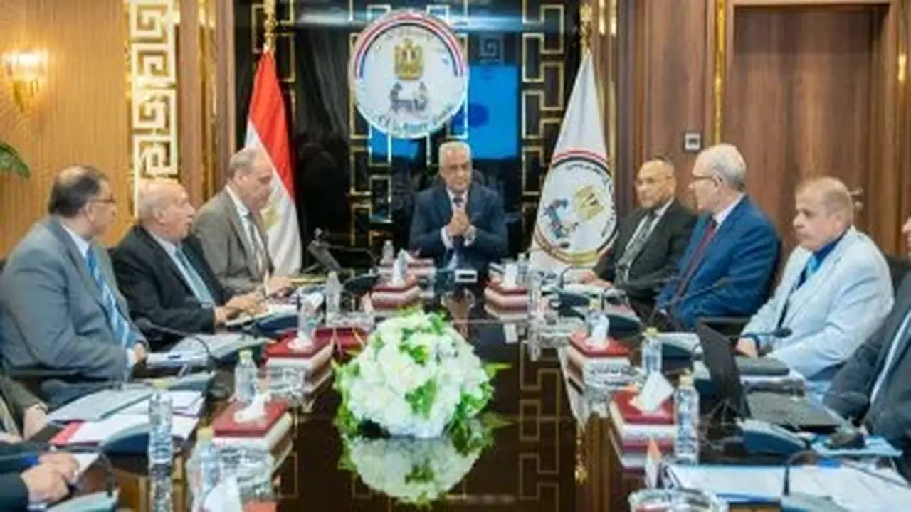 وزير الإنتاج الحربي يؤكد على أهمية تطوير منظومة التدريب في الوزارة