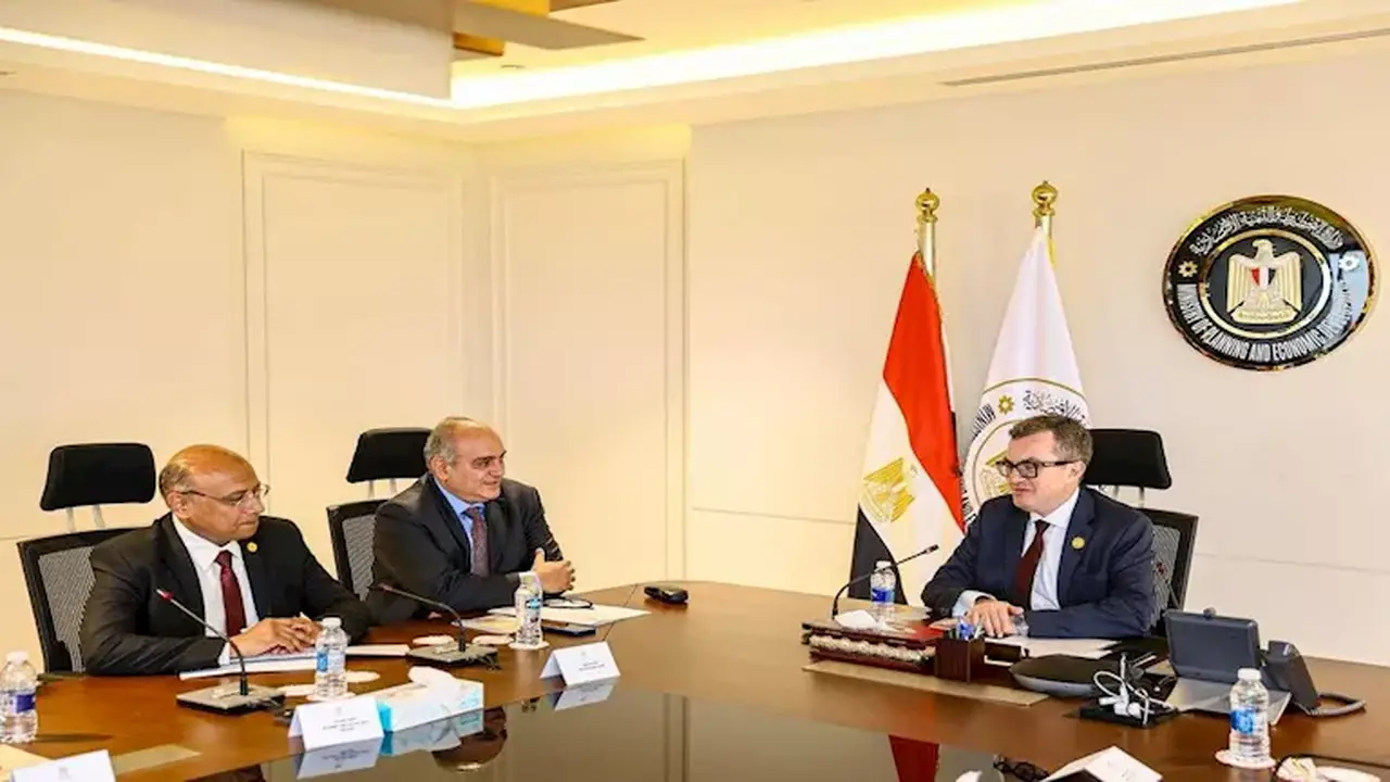 وزير التخطيط يناقش مستجدات تطبيق موازنة البرامج والأداء وإدارة الاستثمارات الحكومية