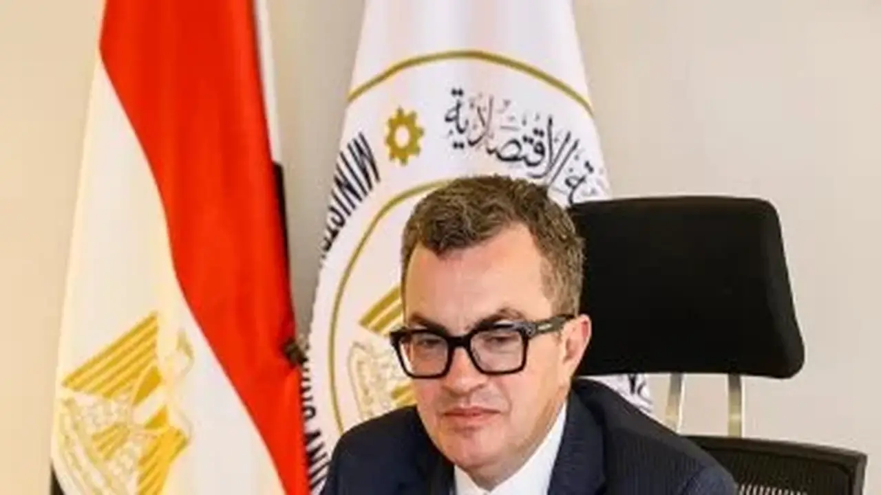 وزير التخطيط يستعرض مستجدات موازنة البرامج والأداء لتعزيز استثمارات الحكومة