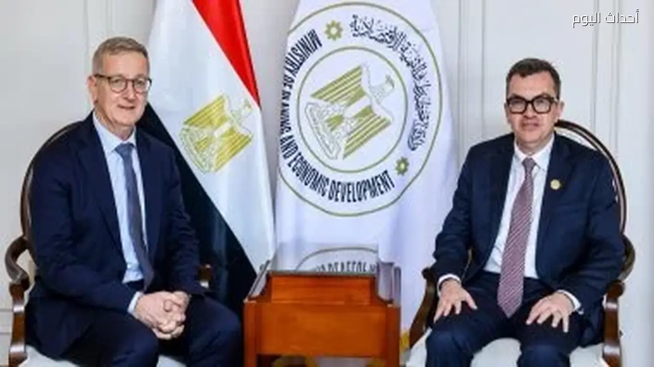 وزير التخطيط يبحث مع سفير أيرلندا سبل تعزيز التعاون في مجالات الاقتصاد الأخضر