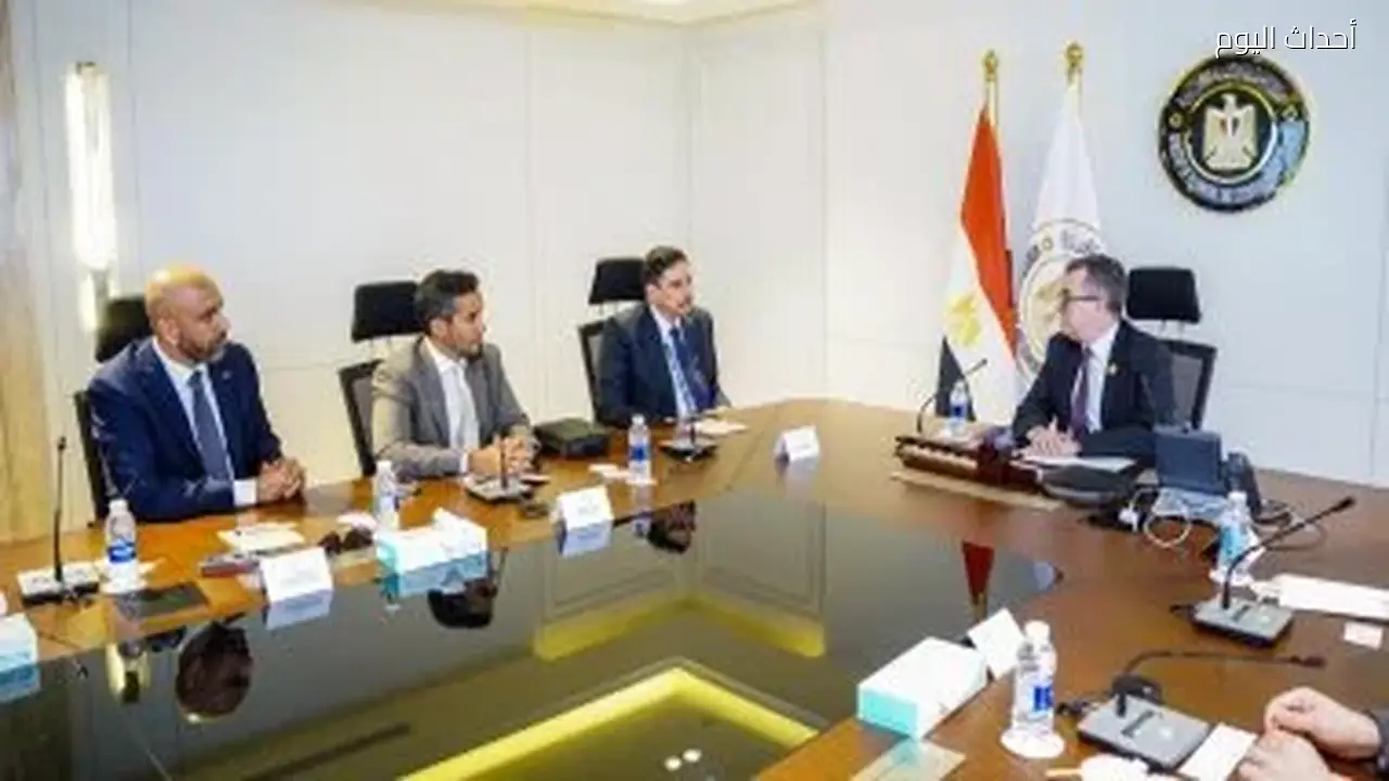 وزير التخطيط يناقش مستقبل الشراكة اللوجستية مع موانئ دبي العالمية