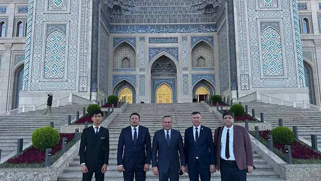 وزير التعليم العالي المصري يزور أوزبكستان لتعزيز التعاون الأكاديمي والبحثي ويشيد بمركز الحضارة الإسلامية