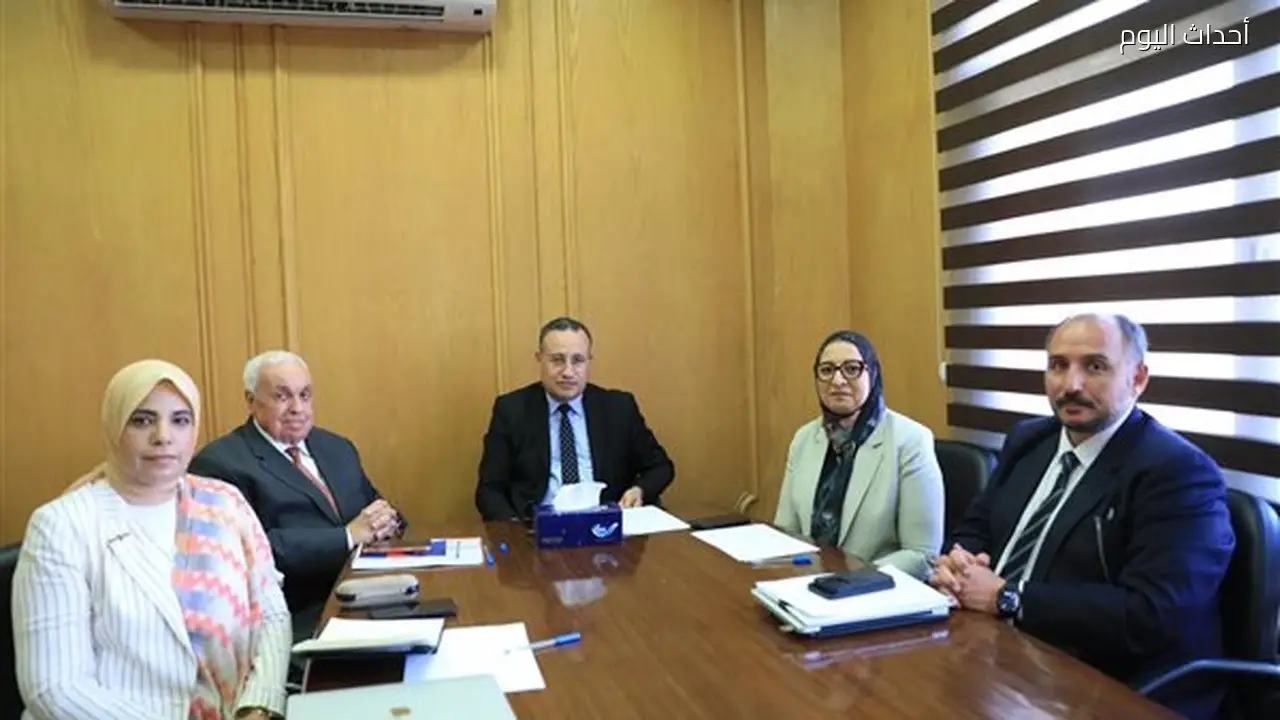 وزير التعليم العالي يترأس اجتماع اللجنة العليا للقوافل التنموية الشاملة بجامعة القاهرة