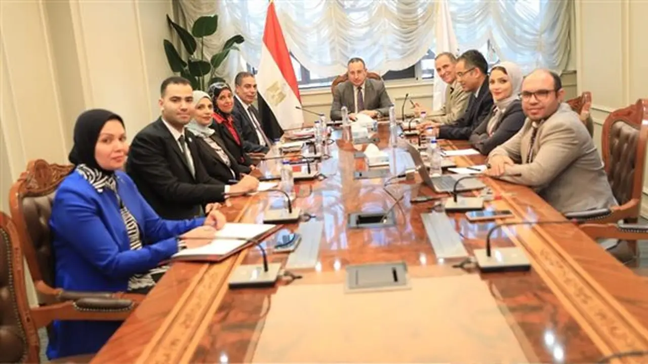 وزير التعليم العالي يستعرض الخطة الإعلامية لتنسيق الجامعات لعام 2026