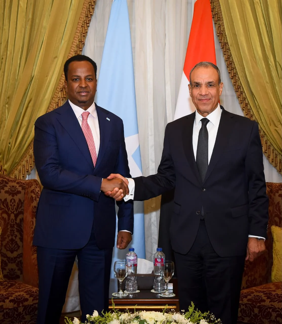 وزير الخارجية يبحث مع نظيره الصومالي وزير الخارجية يبحث مع نظيره الصومالي