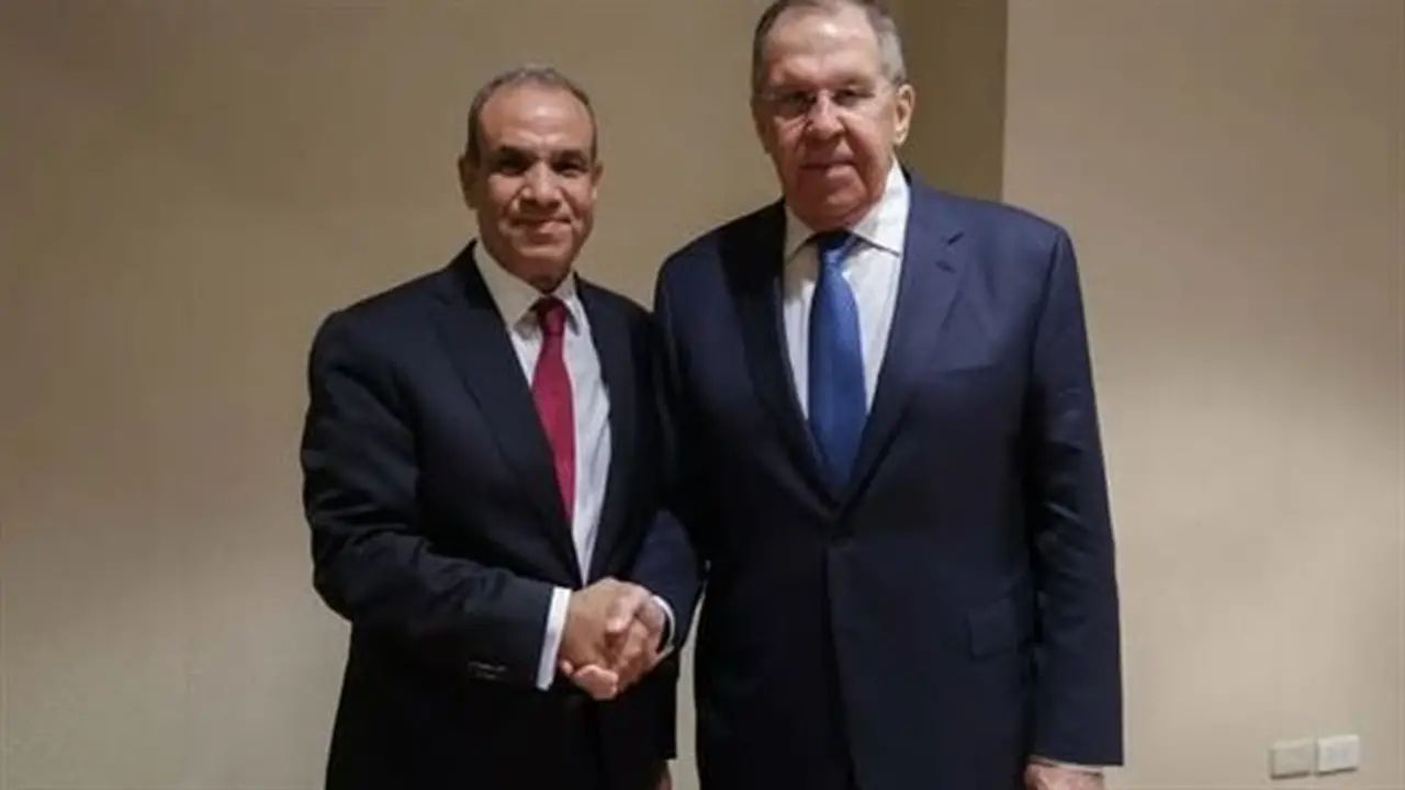 وزير الخارجية المصري يلتقي نظيره الروسي في مانيلا خلال اجتماع الآسيان