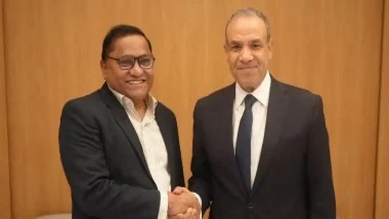 وزير الخارجية المصري يلتقي نظيره السيريلانكي على هامش اجتماع الآسيان في مانيلا