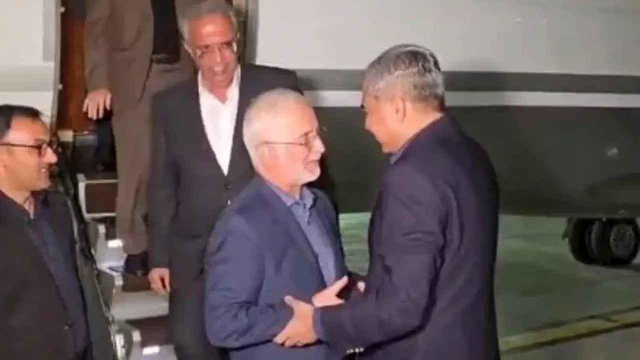 وزير الداخلية الإيراني يصل إسلام آباد لبحث التعاون الثنائي والملفات الإقليمية (فيديو)