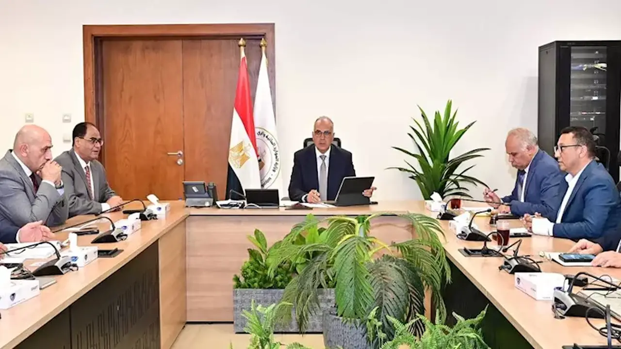 وزير الري يطالب بتسريع تنفيذ مشروع ضبط نهر النيل