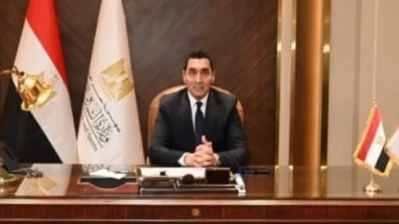 وزير الرياضة يفتح تحقيقًا عاجلاً في شكوى لاعب كرة قدم مستبعد بسبب اسمه