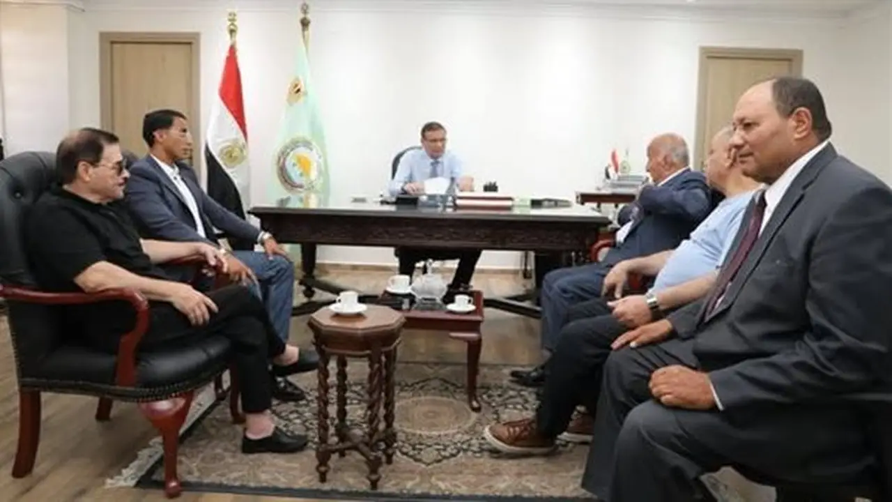 وزير الزراعة يبحث مع منتجي الدواجن تطوير الصناعة ودعم المربين