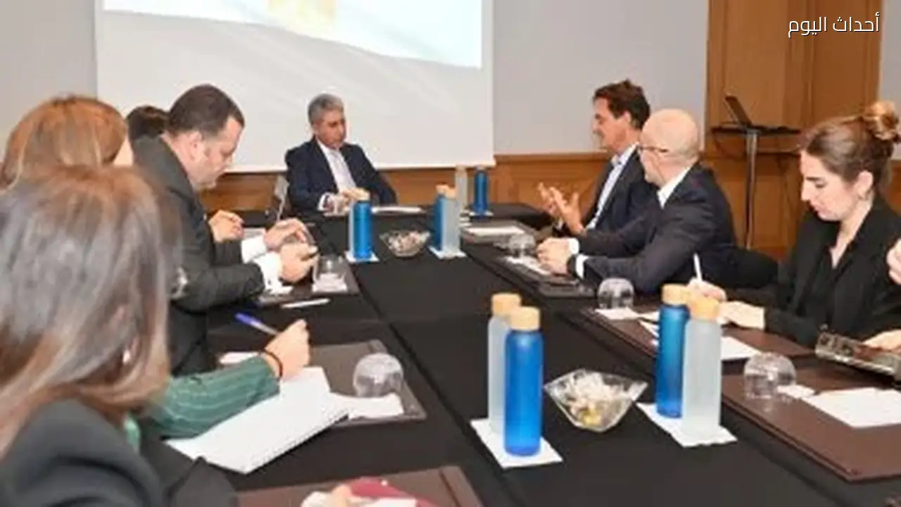 وزير السياحة والآثار يناقش مع منظمي الرحلات الفرنسيين سبل تعزيز الحركة السياحية إلى مصر