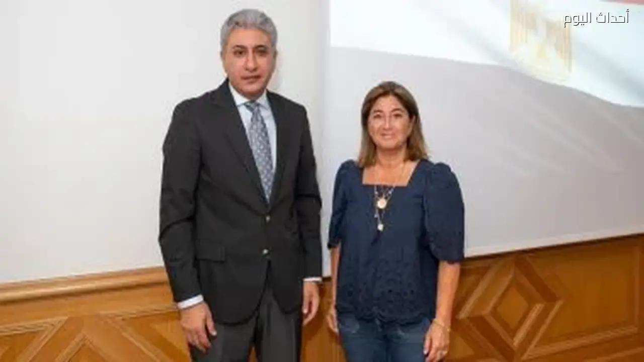 وزير السياحة يلتقي رئيس اتحاد وكالات السفر الفرنسية لتعزيز الحركة السياحية إلى مصر