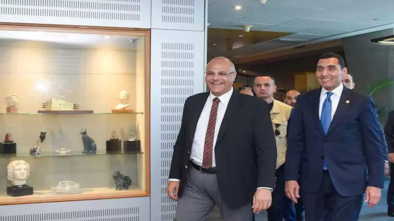 توقيع بروتوكول تعاون بين وزارة الشباب ومكتبة الإسكندرية لتعزيز الوعي الثقافي – صور